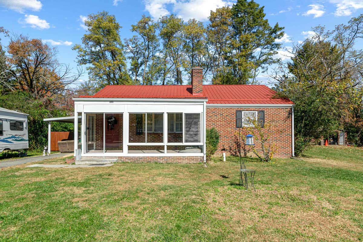 206 BROCE DR, BLACKSBURG, VA 24060, photo 1 of 26