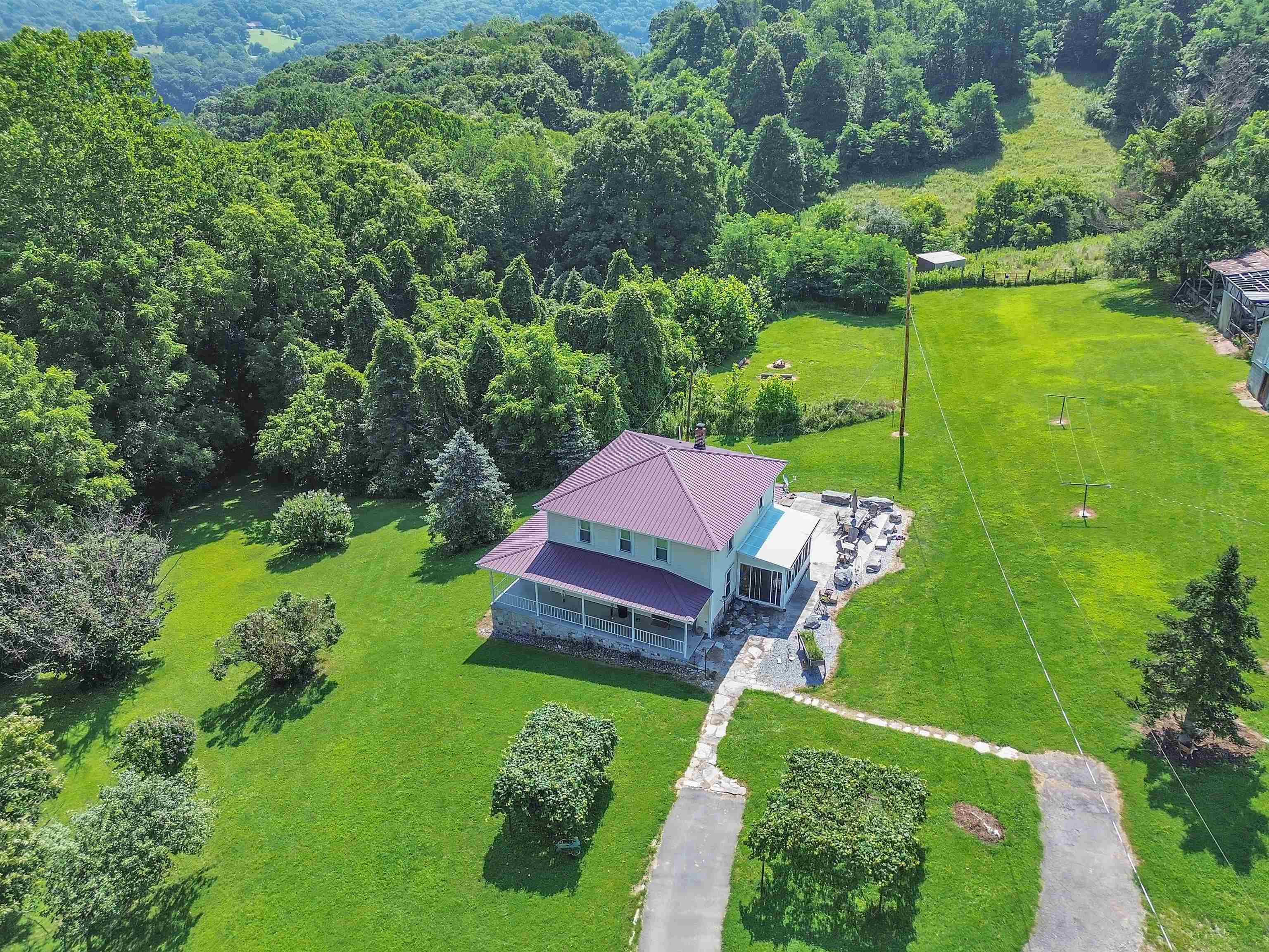 Narrows, Virginia, 24124, United States, 5 Bedrooms Bedrooms, ,2 BathroomsBathrooms,Residential,Active,1933877