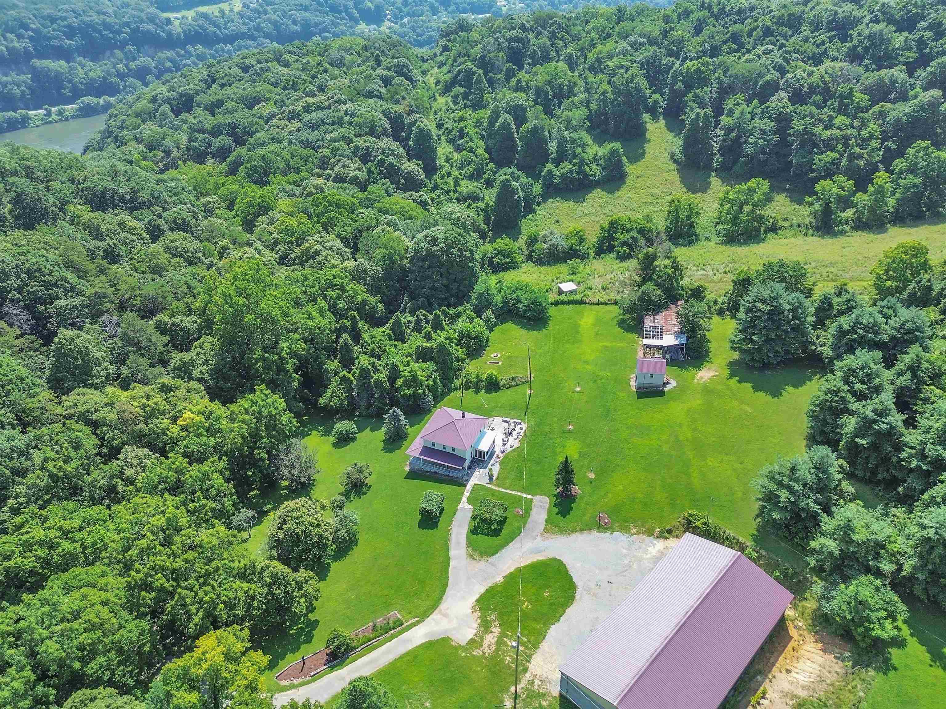 Narrows, Virginia, 24124, United States, 5 Bedrooms Bedrooms, ,2 BathroomsBathrooms,Residential,Active,1933877