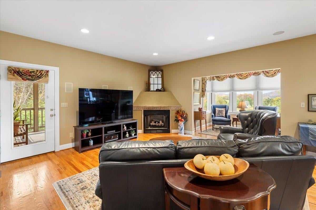 Blacksburg, Virginia, 24060, United States, 4 Bedrooms Bedrooms, ,4 BathroomsBathrooms,Residential,Active,1972134