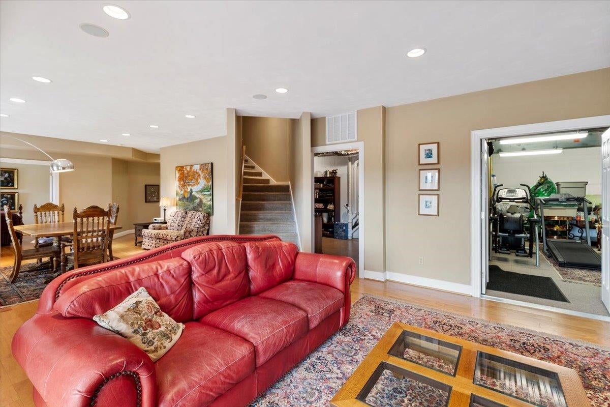 Blacksburg, Virginia, 24060, United States, 4 Bedrooms Bedrooms, ,4 BathroomsBathrooms,Residential,Active,1972134