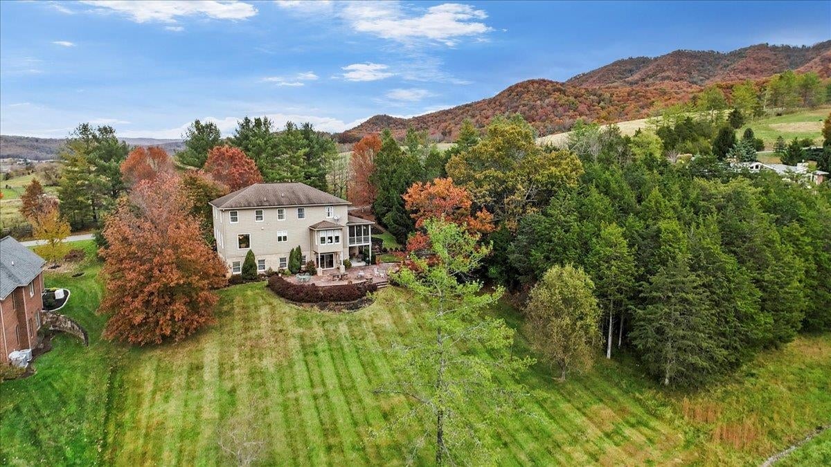 Blacksburg, Virginia, 24060, United States, 4 Bedrooms Bedrooms, ,4 BathroomsBathrooms,Residential,Active,1972134