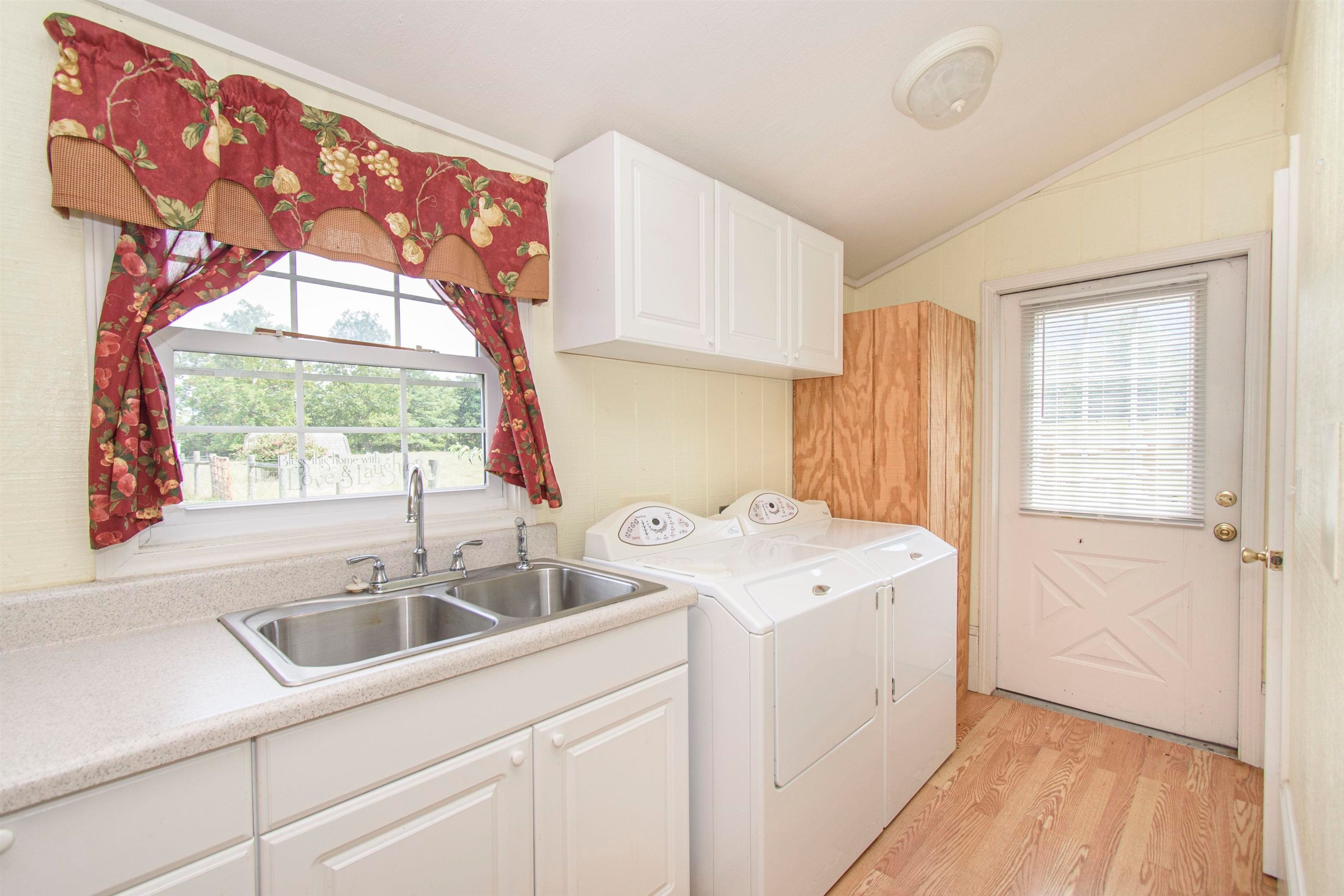 Catawba, Virginia, 24070, United States, 7 Bedrooms Bedrooms, ,6 BathroomsBathrooms,Residential,Active,1945210