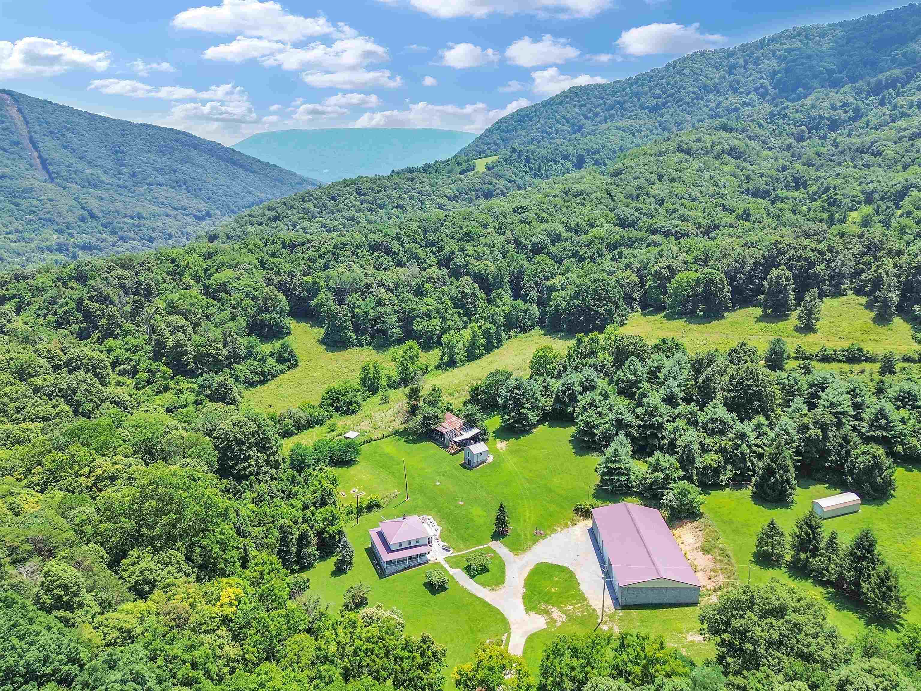 Narrows, Virginia, 24124, United States, 5 Bedrooms Bedrooms, ,2 BathroomsBathrooms,Residential,Active,1933877