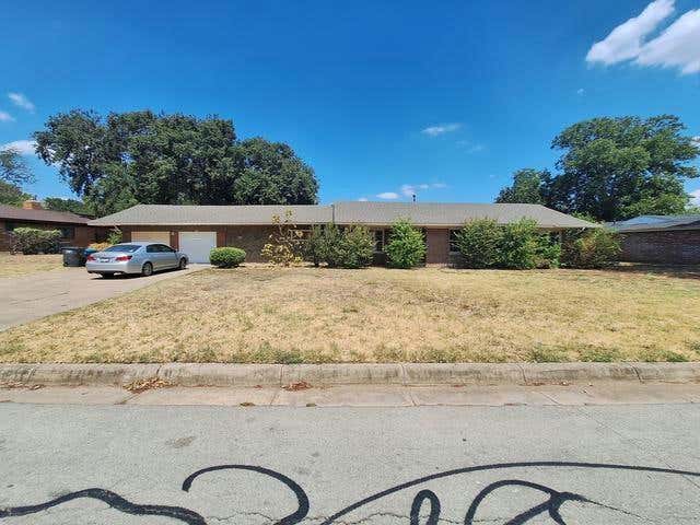 5621 MACEO LN, FORT WORTH, TX 76112, photo 1 of 24