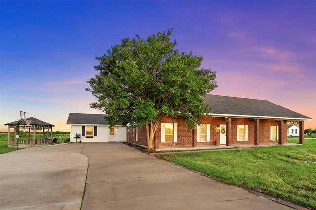 1312 N ROCK CREEK RD, WACO, TX 76708, photo 1 of 39