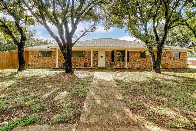 413 TRAIL LAKE DR, CROWLEY, TX 76036, photo 1 of 40