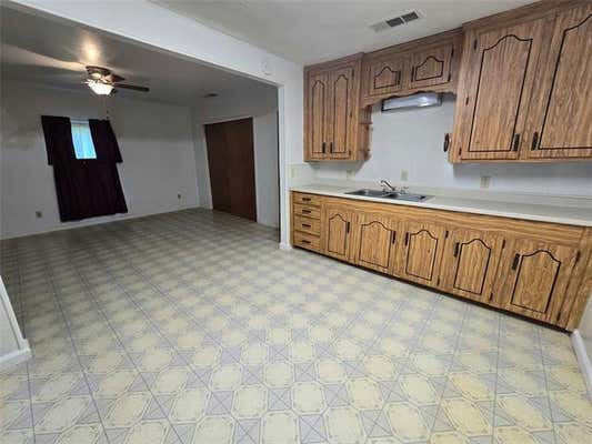 8324 RAYMOND AVE, WHITE SETTLEMENT, TX 76108, photo 4 of 9