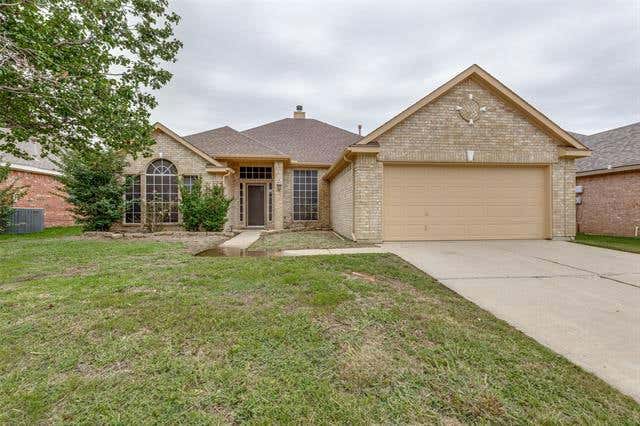 303 HUDSON FALLS DR, ARLINGTON, TX 76002, photo 1 of 25