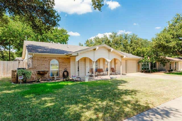 2133 MOUNTAINVIEW DR, HURST, TX 76054, photo 1 of 25