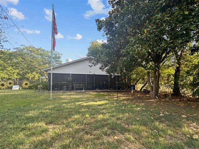 211 GRAVES ST, WHITESBORO, TX 76273, photo 1 of 18