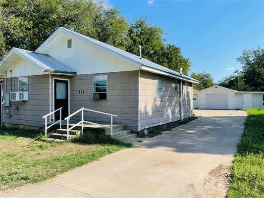 303 E OLIVE ST, EASTLAND, TX 76448 - Image 1