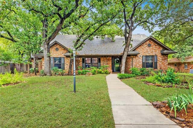 2810 FOXCROFT CIR, DENTON, TX 76209, photo 1 of 36