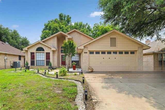 1917 BERRYBROOK DR, FORT WORTH, TX 76134, photo 1 of 24