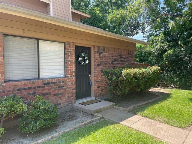 5742 CEDAR CREEK DR, BENBROOK, TX 76109, photo 1 of 26