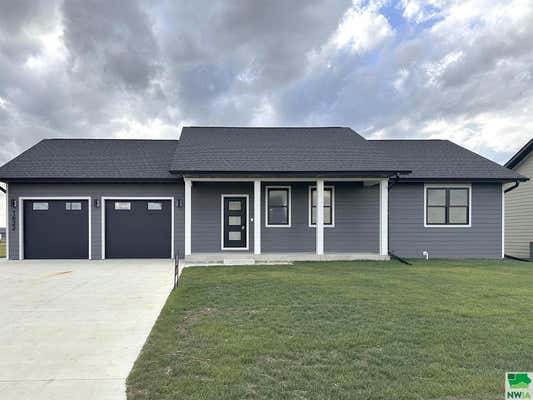 1622 LINCOLN PL SE, ORANGE CITY, IA 51041 - Image 1