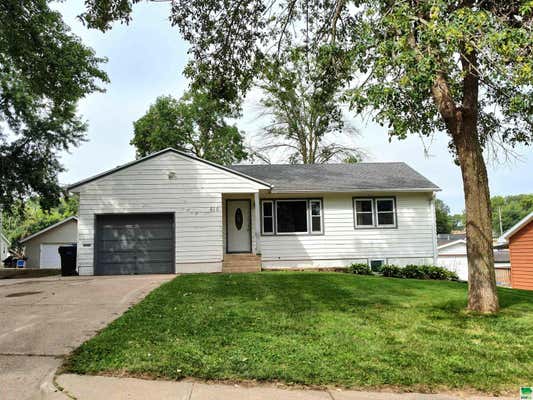 615 GRANDVIEW AVE, LE MARS, IA 51031 - Image 1