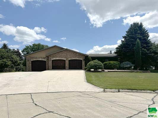 637 6TH ST NW, SIOUX CENTER, IA 51250 - Image 1