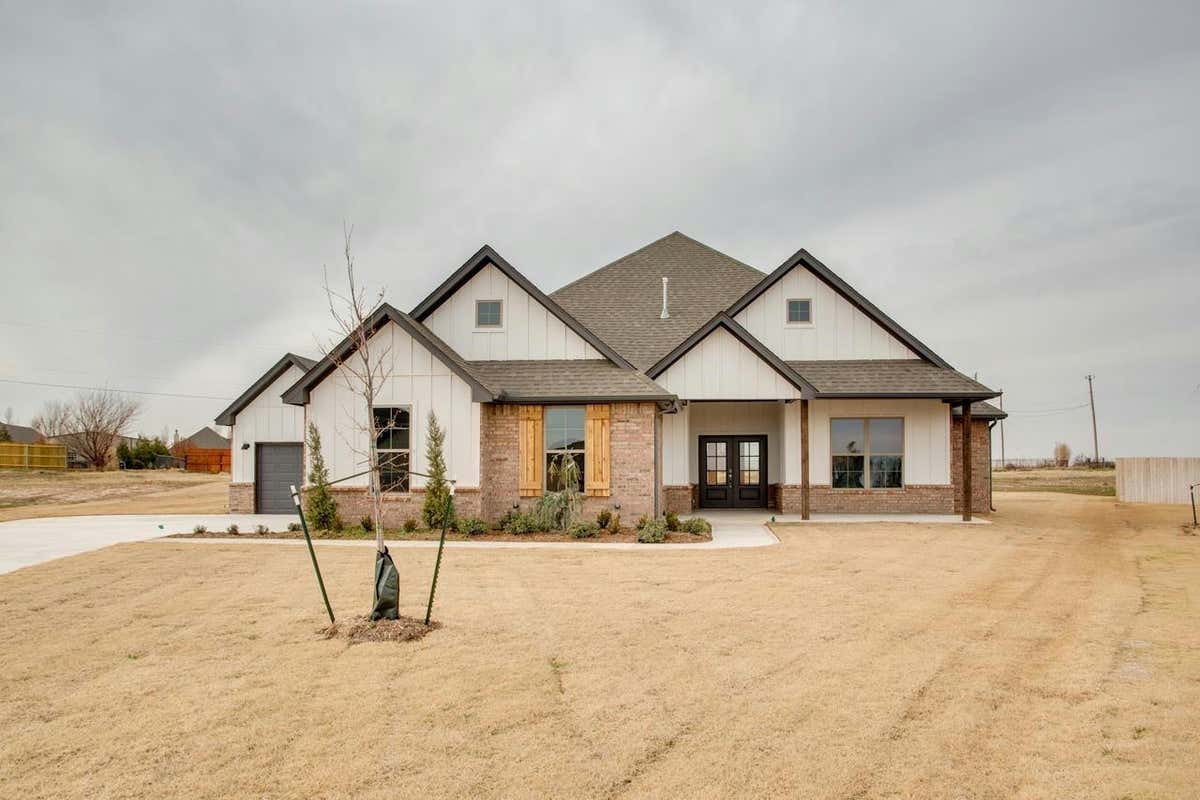 7064 CHESTNUT LN, ENID, OK 73703, photo 1 of 36