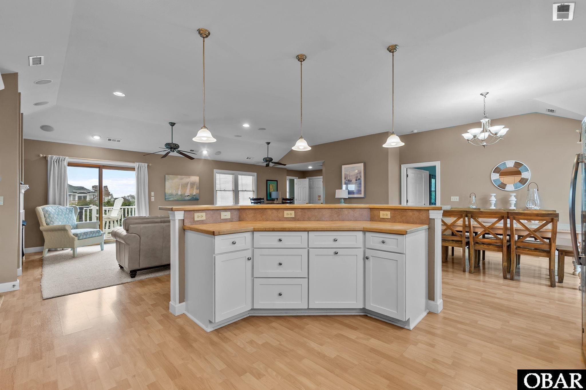 Corolla, North Carolina, 27927, United States, 6 Bedrooms Bedrooms, ,6 BathroomsBathrooms,Residential,Active,1944104