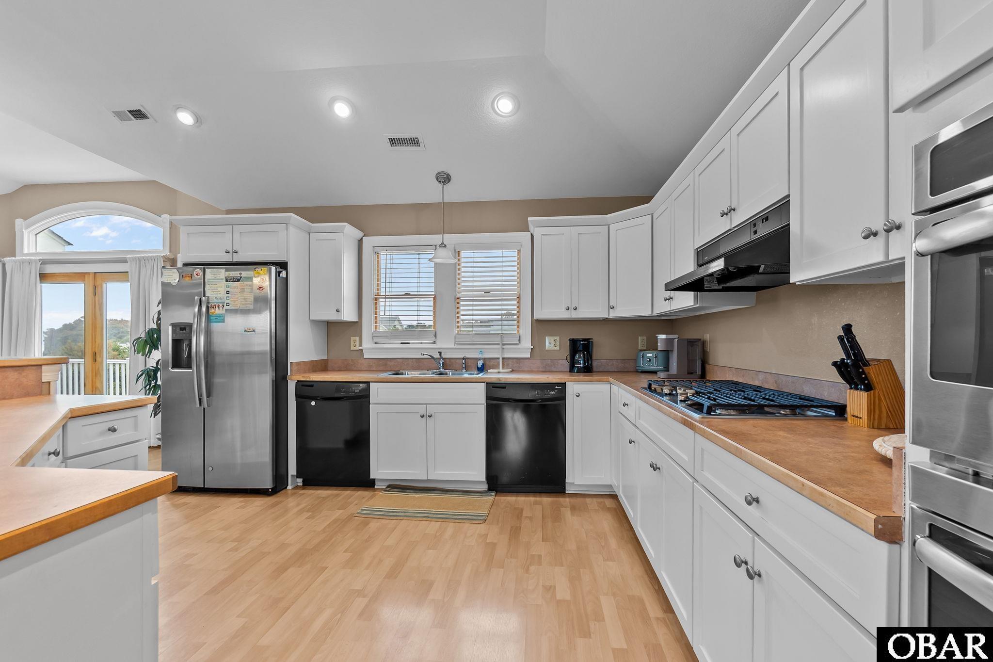 Corolla, North Carolina, 27927, United States, 6 Bedrooms Bedrooms, ,6 BathroomsBathrooms,Residential,Active,1944104