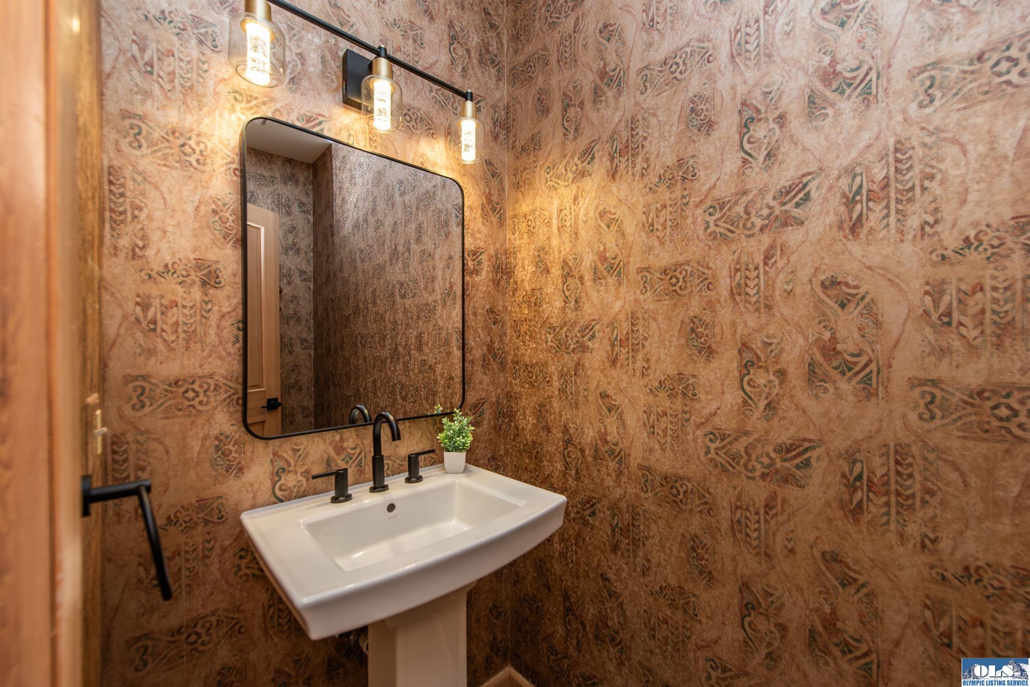 Sequim, Washington, 98382, United States, 3 Bedrooms Bedrooms, ,3 BathroomsBathrooms,Residential,Active,1967309