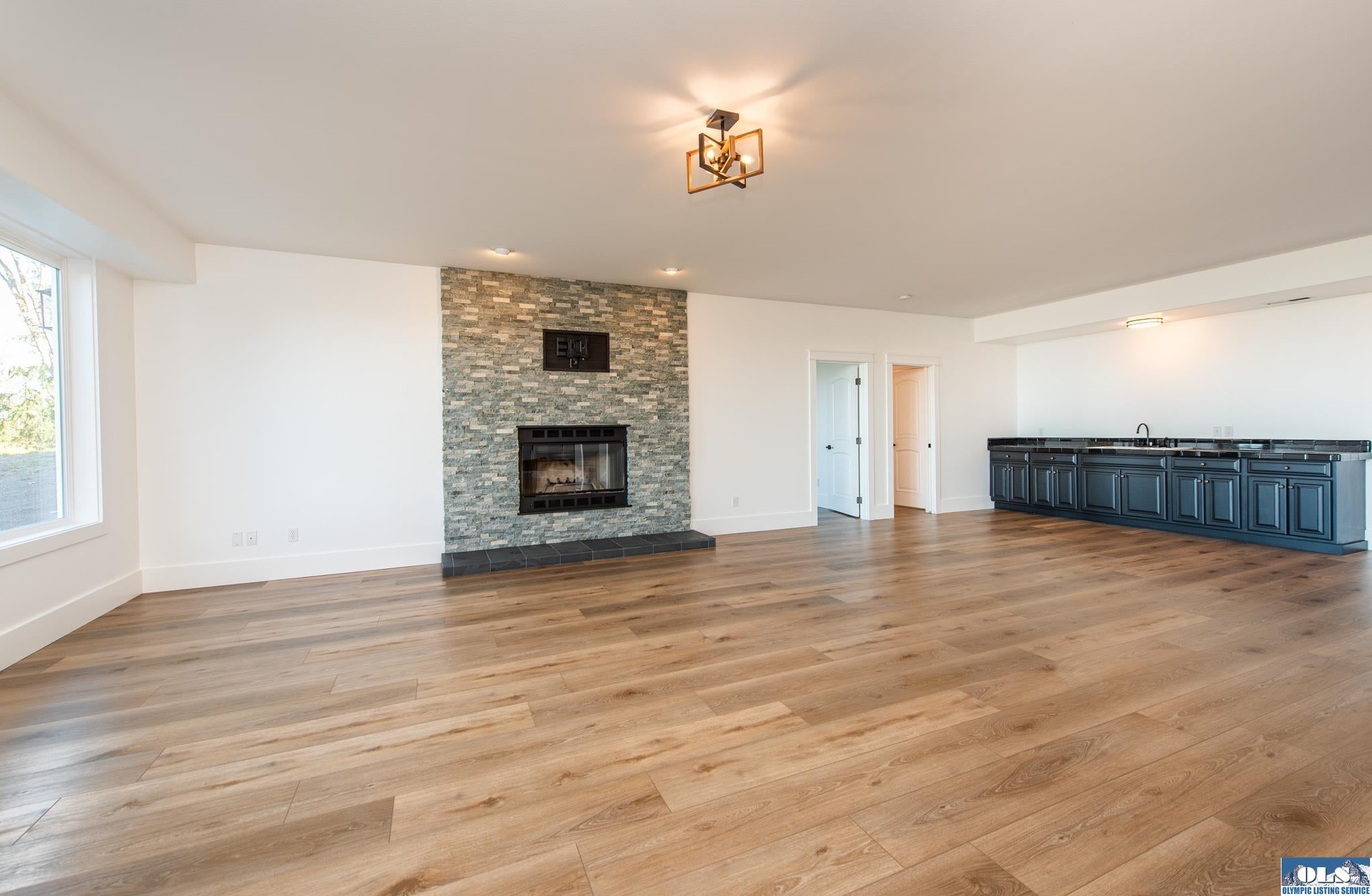 Sequim, Washington, 98382, United States, 3 Bedrooms Bedrooms, ,3 BathroomsBathrooms,Residential,Active,1960163