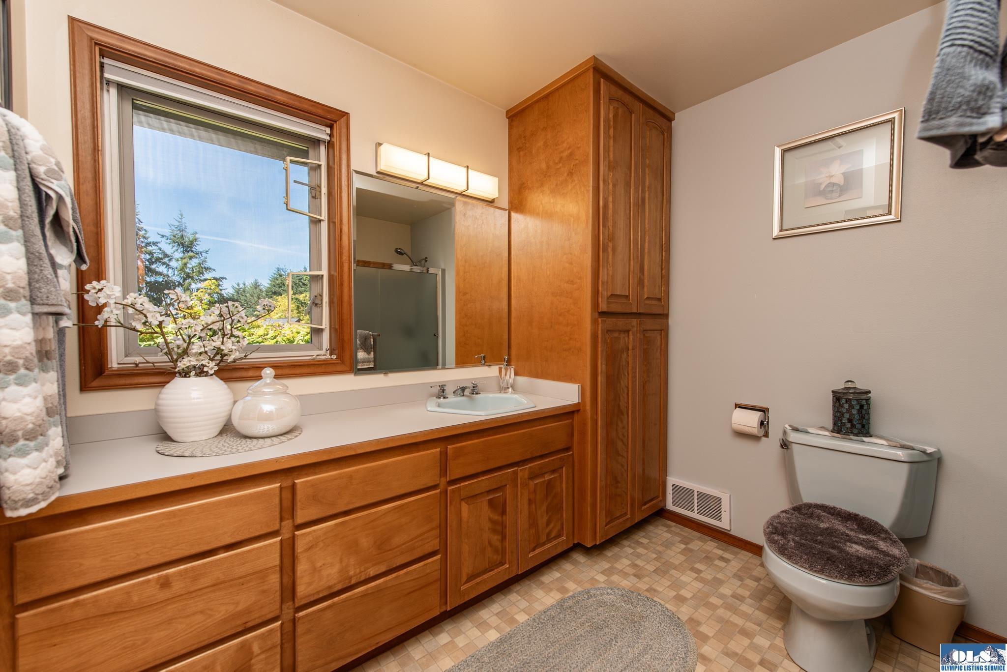 Sequim, Washington, 98382, United States, 3 Bedrooms Bedrooms, ,3 BathroomsBathrooms,Residential,Active,1936602