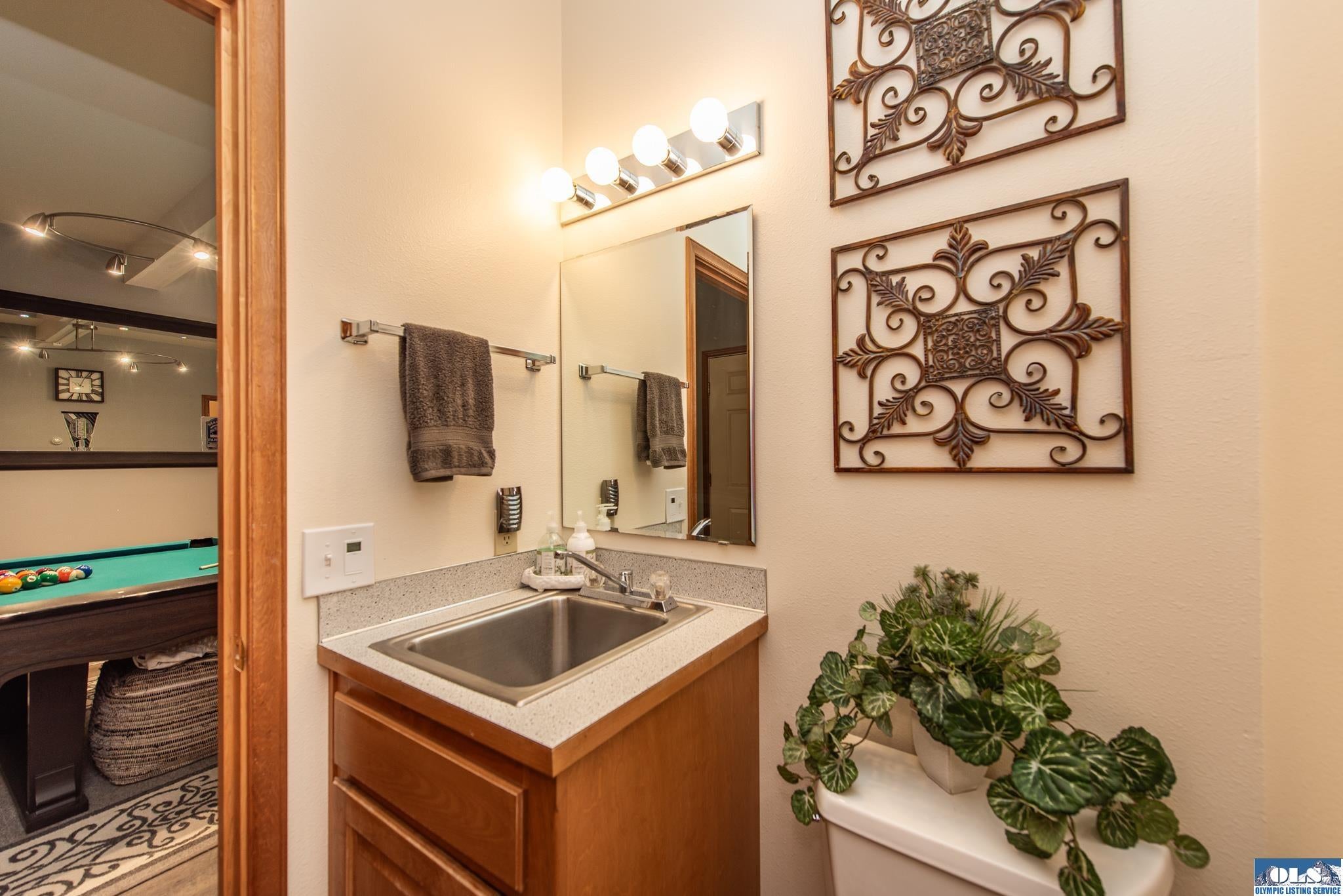 Sequim, Washington, 98382, United States, 3 Bedrooms Bedrooms, ,3 BathroomsBathrooms,Residential,Active,1936602