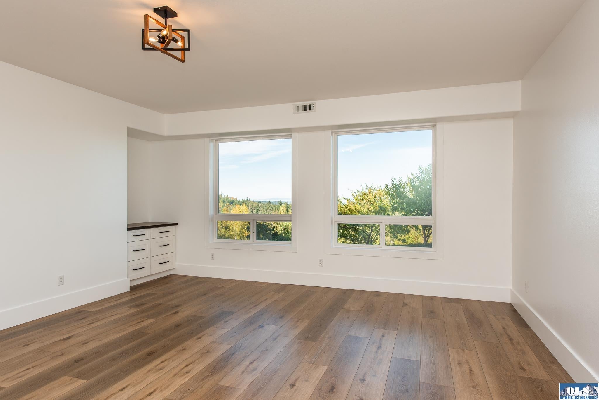 Sequim, Washington, 98382, United States, 3 Bedrooms Bedrooms, ,3 BathroomsBathrooms,Residential,Active,1960163