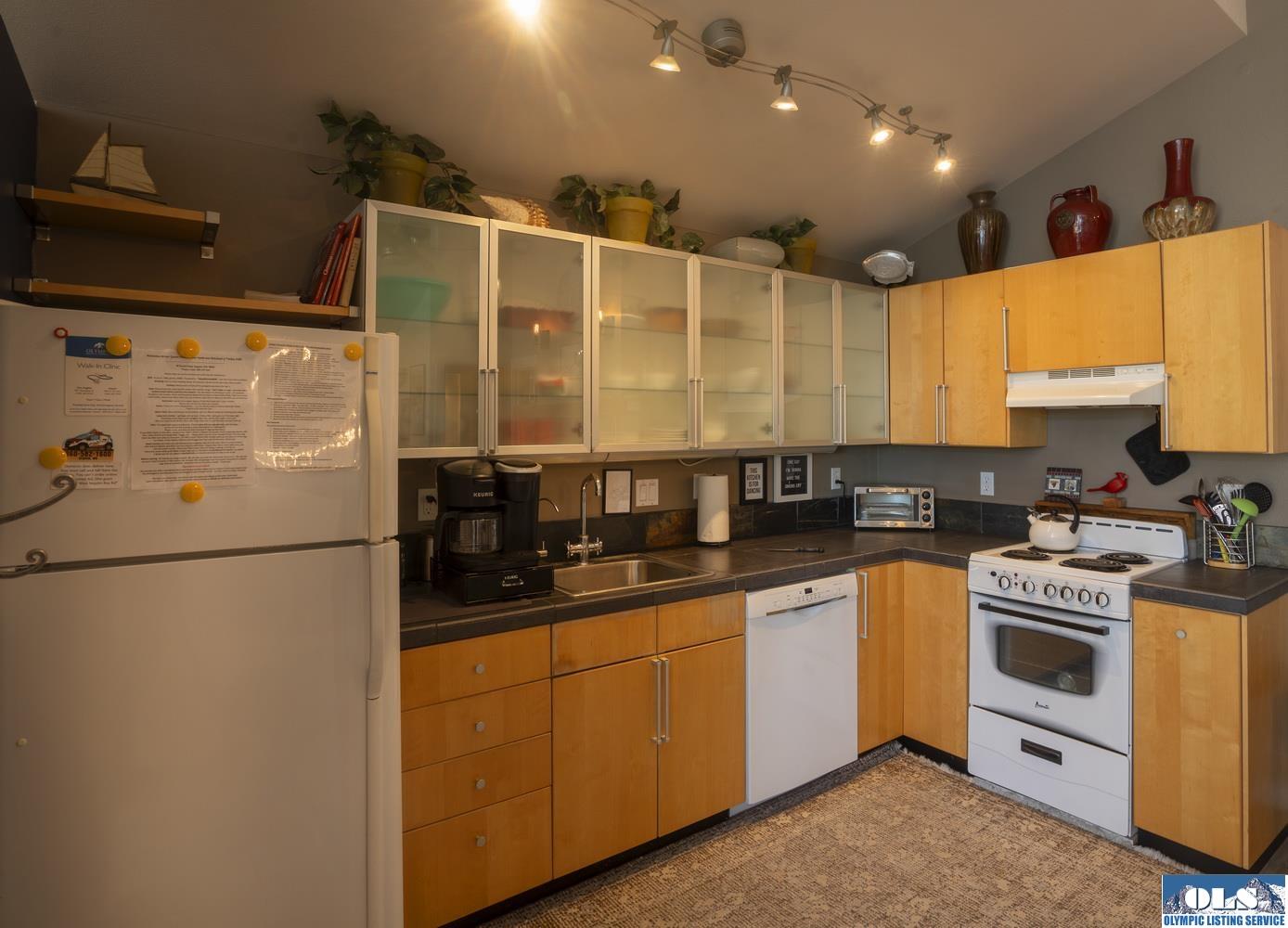 Sequim, Washington, 98382, United States, 4 Bedrooms Bedrooms, ,5 BathroomsBathrooms,Residential,Active,1808316