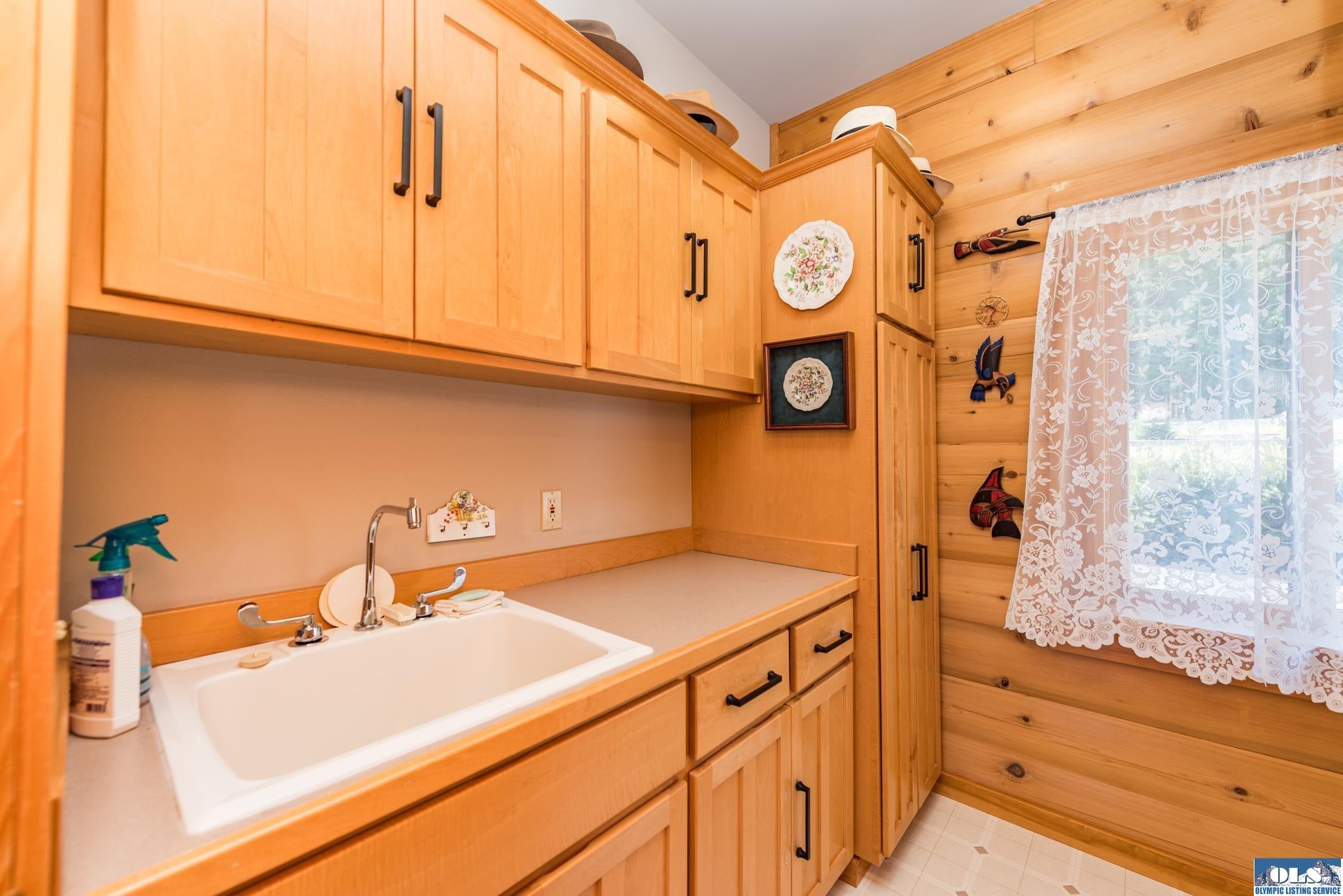 Port Angeles, Washington, 98362, United States, 3 Bedrooms Bedrooms, ,4 BathroomsBathrooms,Residential,Active,1808317