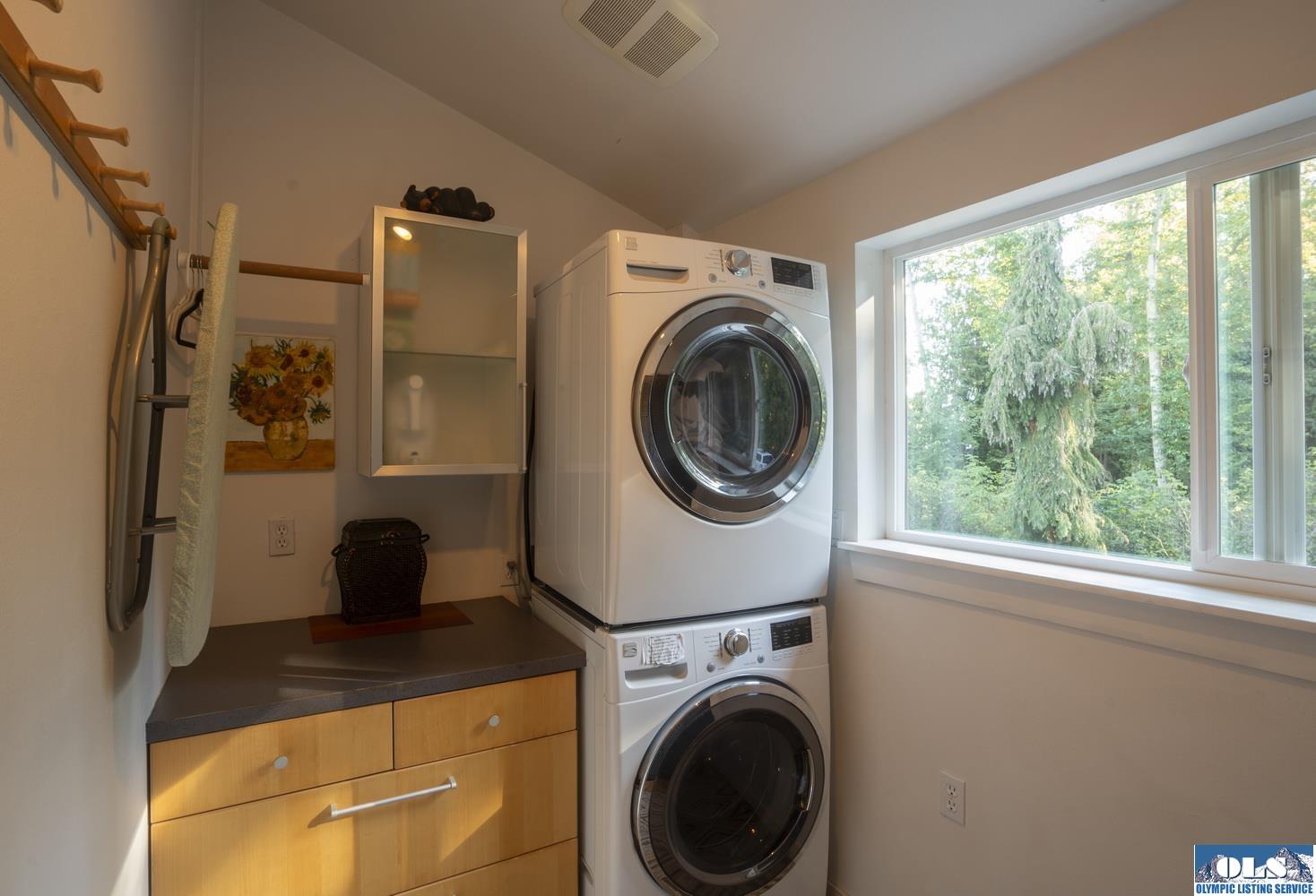 Sequim, Washington, 98382, United States, 4 Bedrooms Bedrooms, ,5 BathroomsBathrooms,Residential,Active,1808316