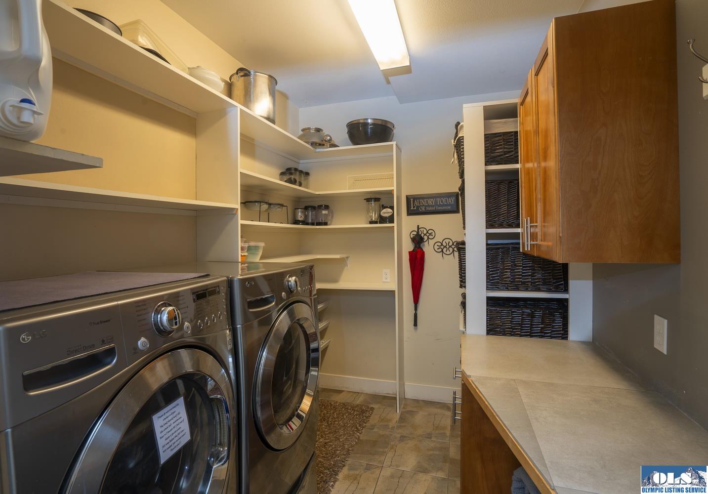 Sequim, Washington, 98382, United States, 4 Bedrooms Bedrooms, ,5 BathroomsBathrooms,Residential,Active,1808316