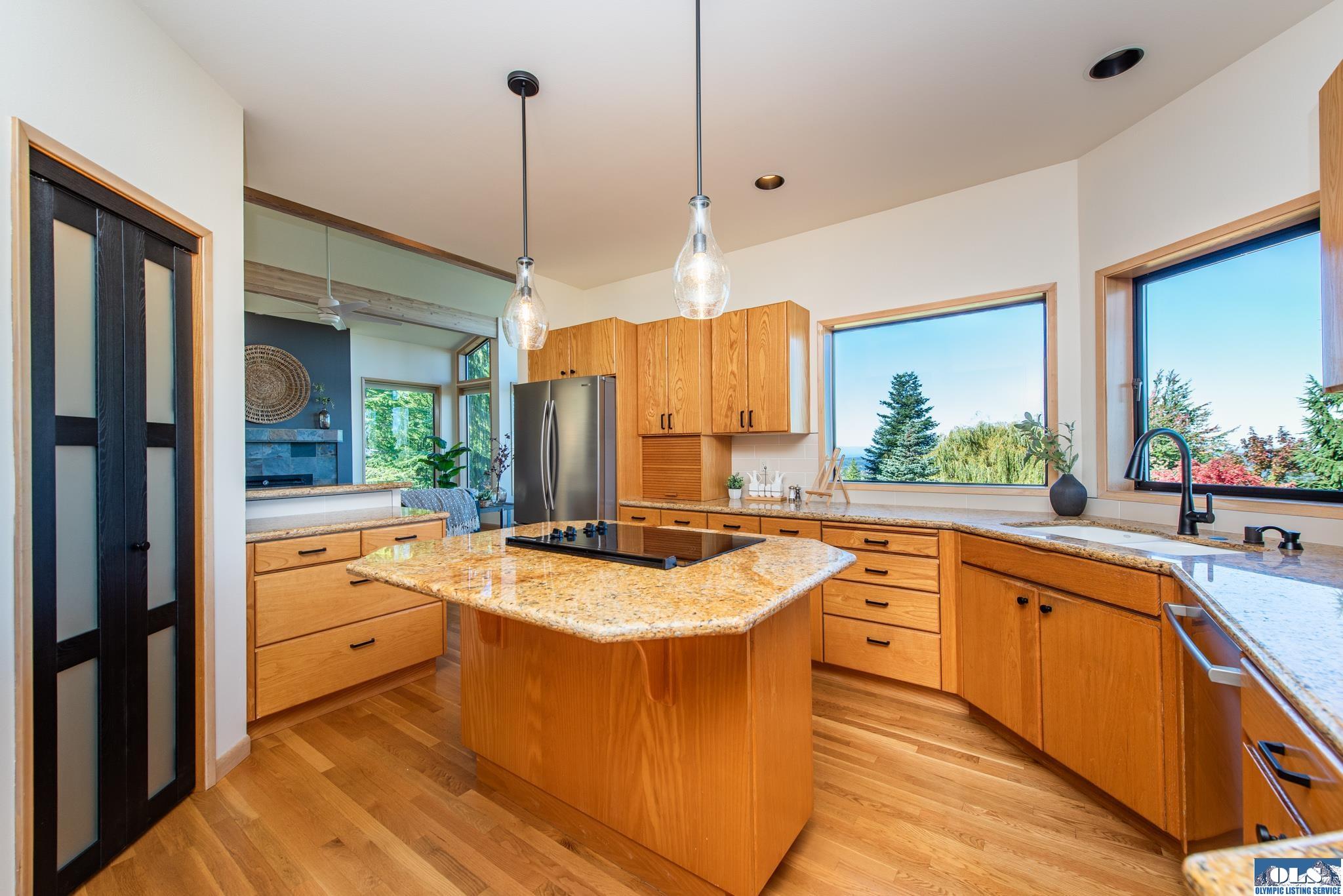 Sequim, Washington, 98382, United States, 3 Bedrooms Bedrooms, ,3 BathroomsBathrooms,Residential,Active,1967309