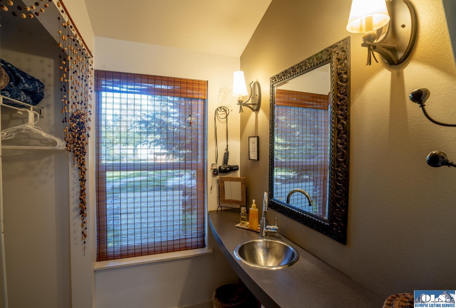 Sequim, Washington, 98382, United States, 4 Bedrooms Bedrooms, ,5 BathroomsBathrooms,Residential,Active,1808316