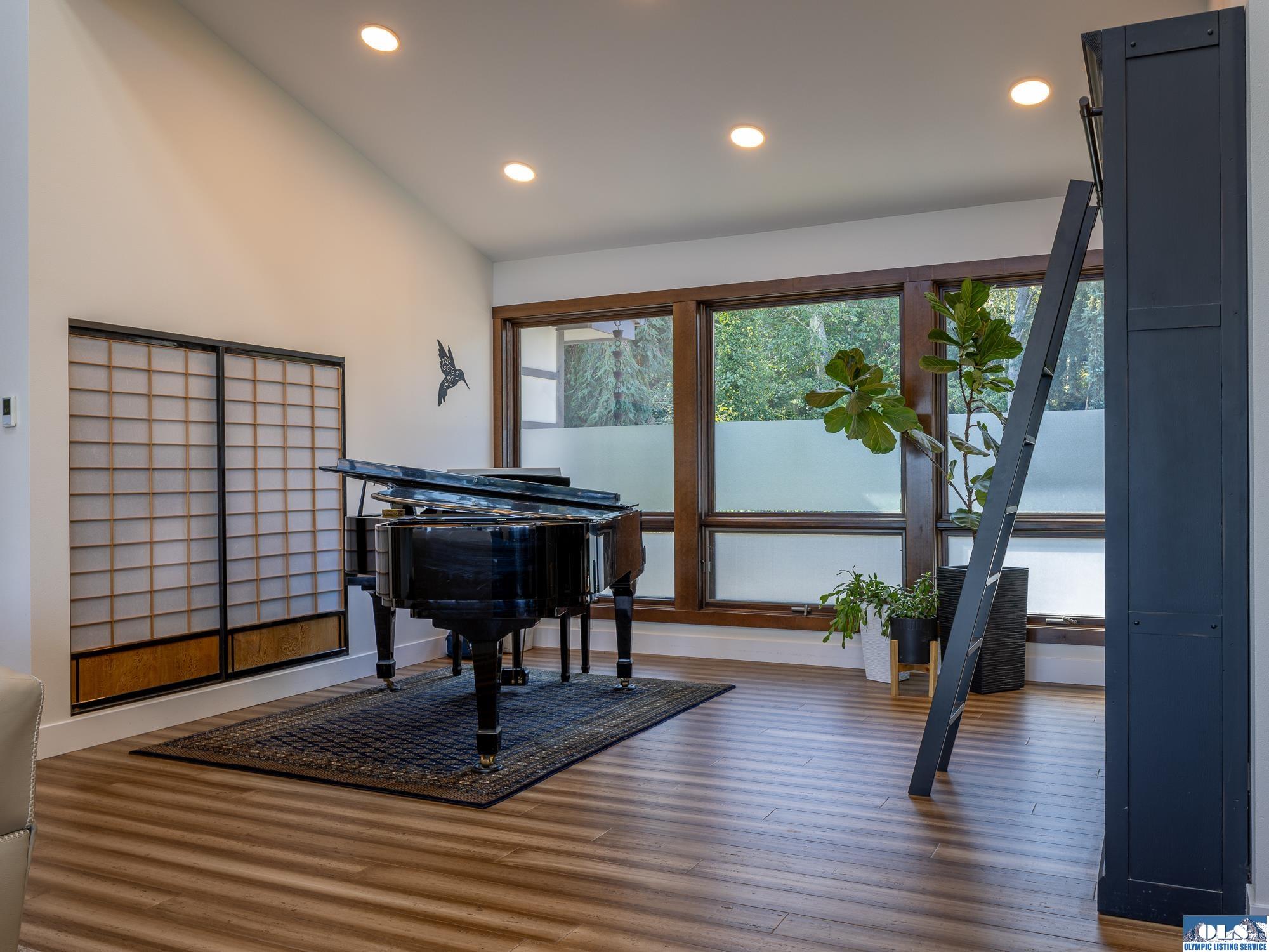 Sequim, Washington, 98382, United States, 4 Bedrooms Bedrooms, ,5 BathroomsBathrooms,Residential,Active,1808316