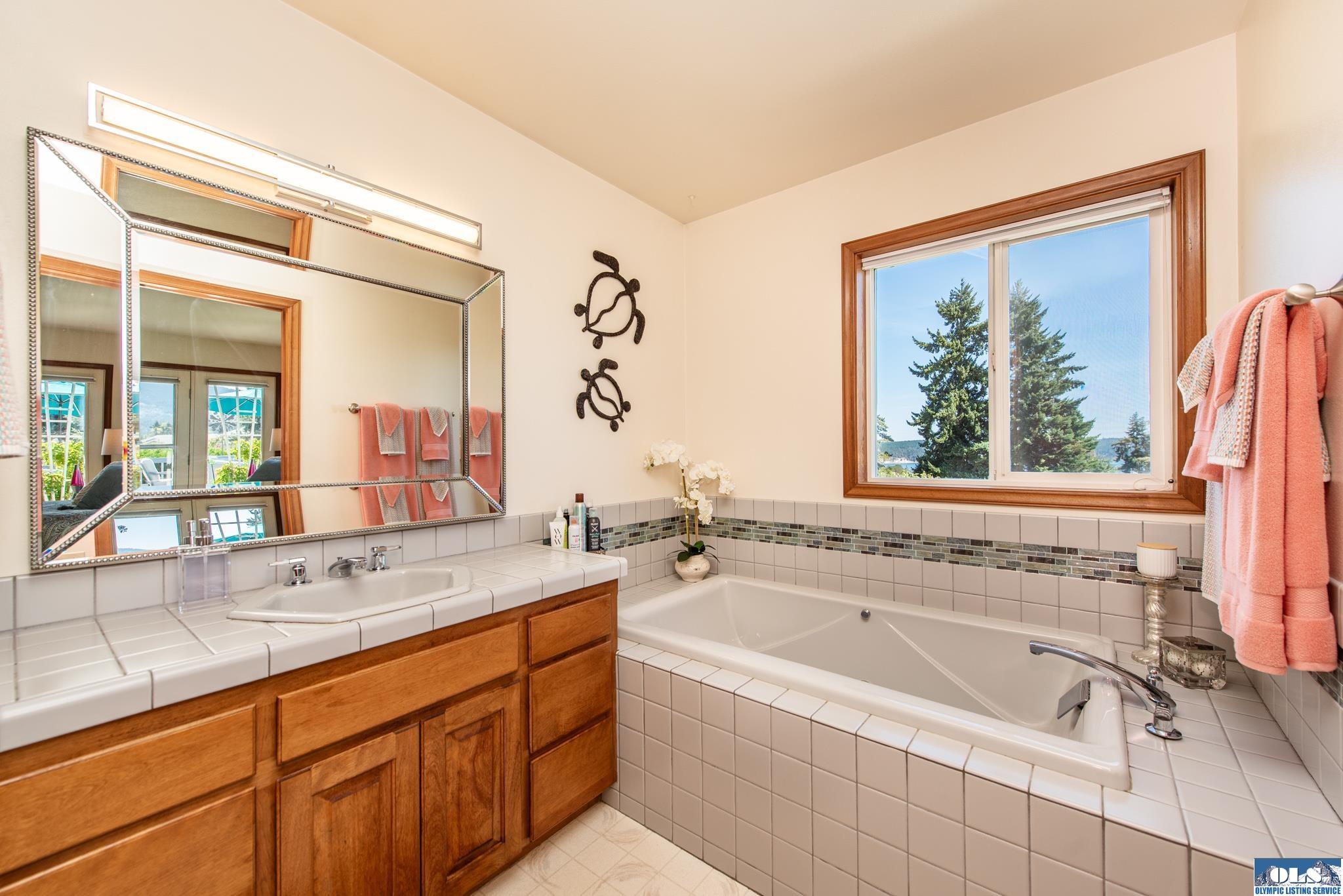 Sequim, Washington, 98382, United States, 3 Bedrooms Bedrooms, ,3 BathroomsBathrooms,Residential,Active,1936602