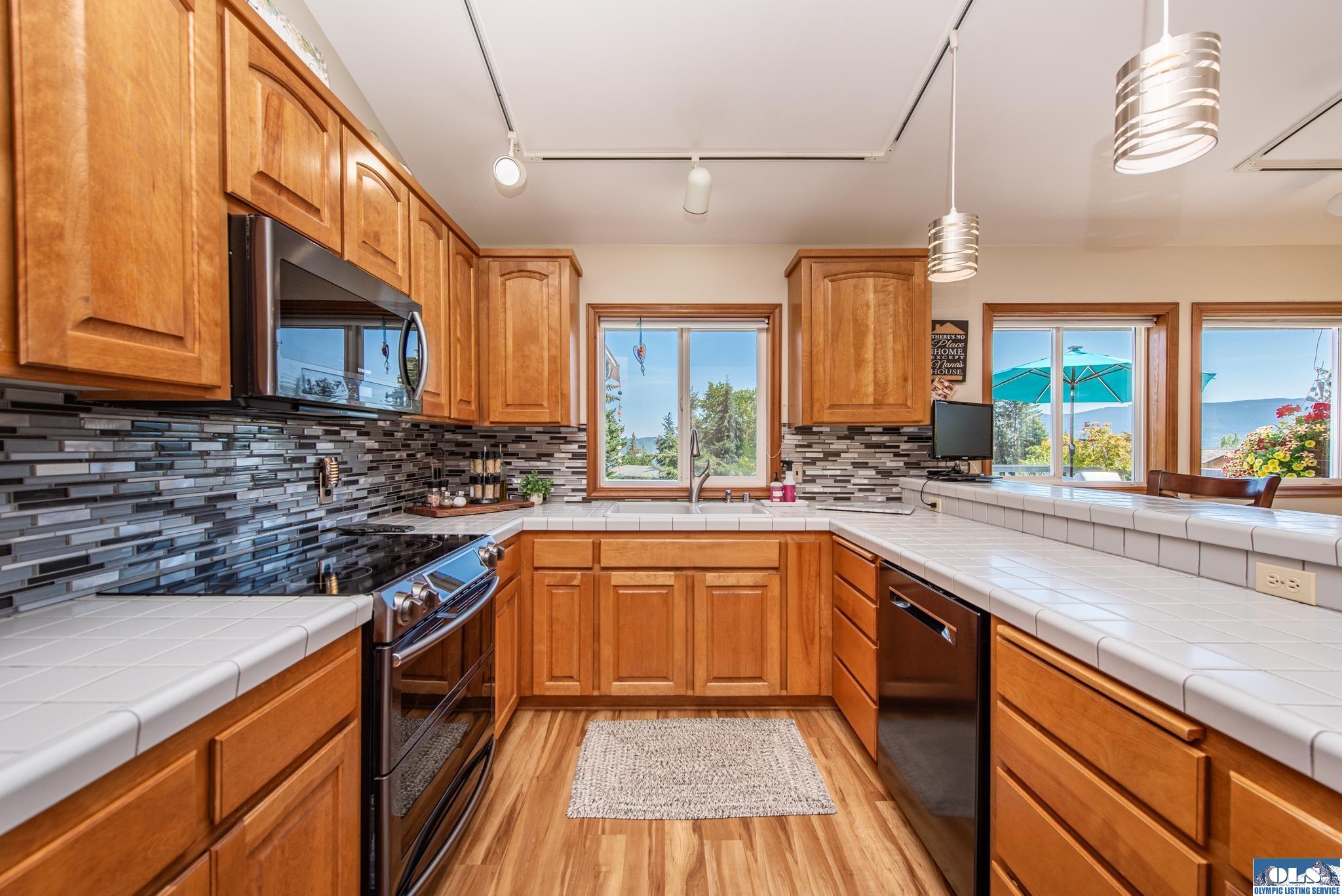 Sequim, Washington, 98382, United States, 3 Bedrooms Bedrooms, ,3 BathroomsBathrooms,Residential,Active,1936602