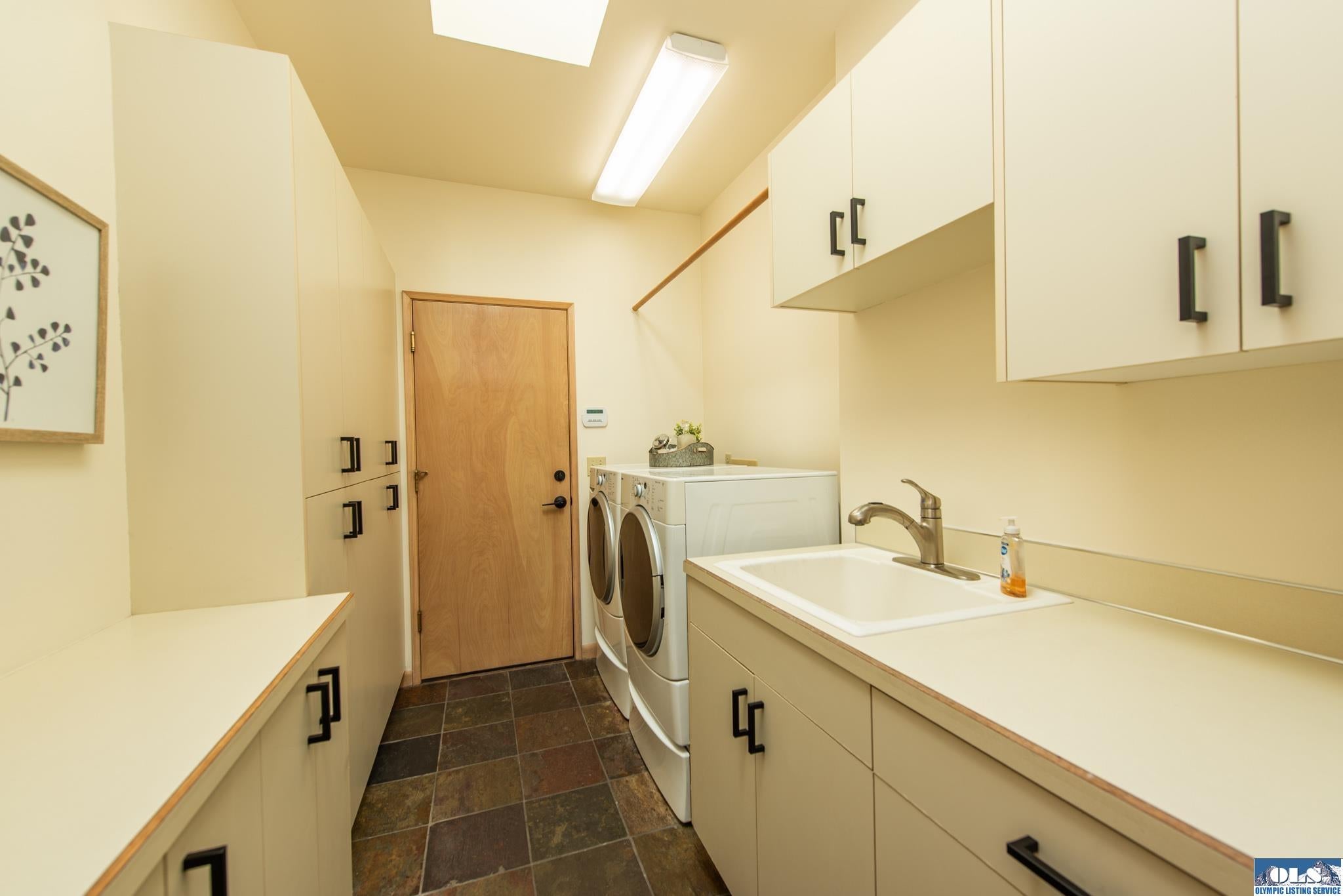 Sequim, Washington, 98382, United States, 3 Bedrooms Bedrooms, ,3 BathroomsBathrooms,Residential,Active,1967309