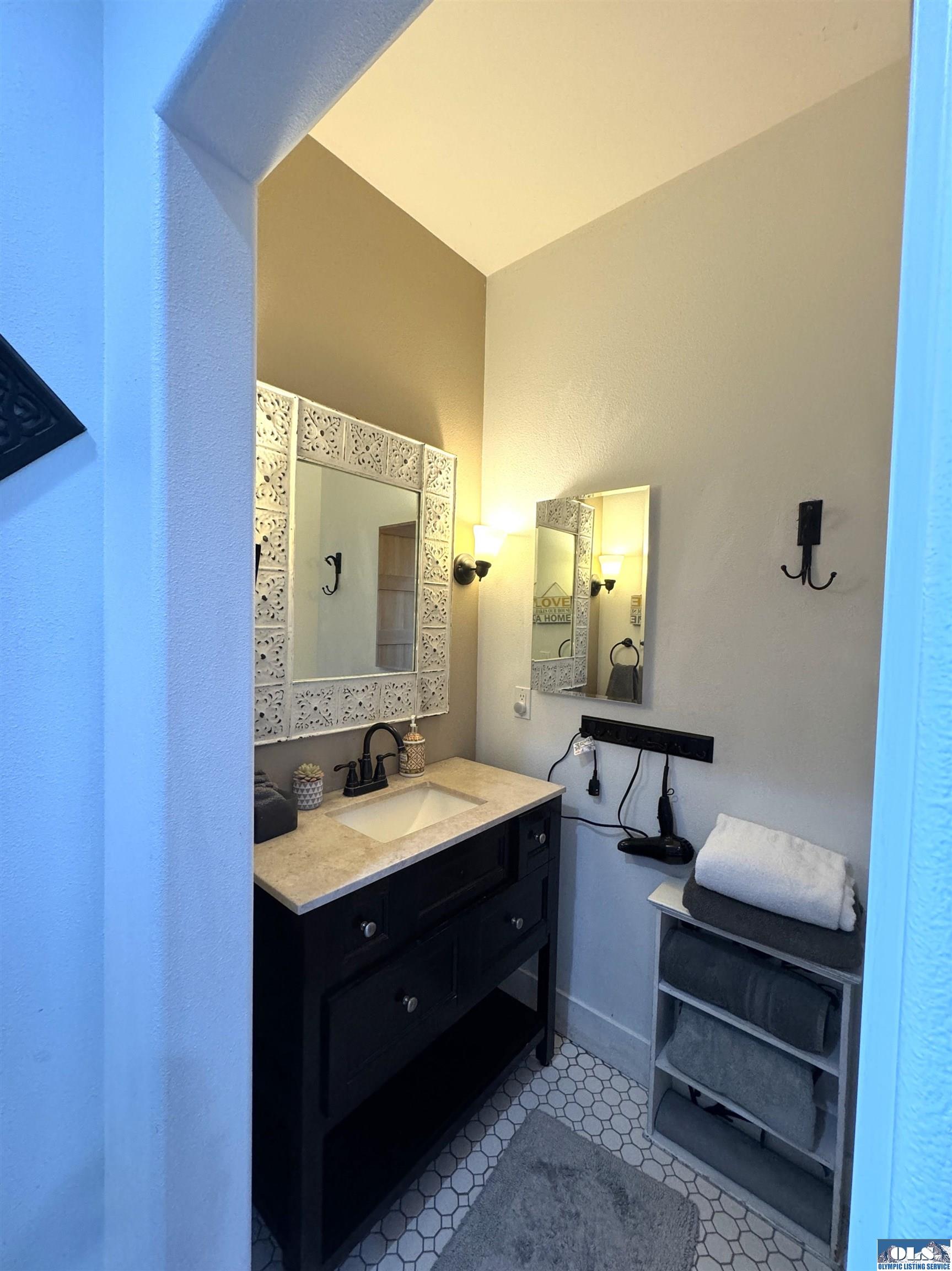 Sequim, Washington, 98382, United States, 4 Bedrooms Bedrooms, ,5 BathroomsBathrooms,Residential,Active,1808316