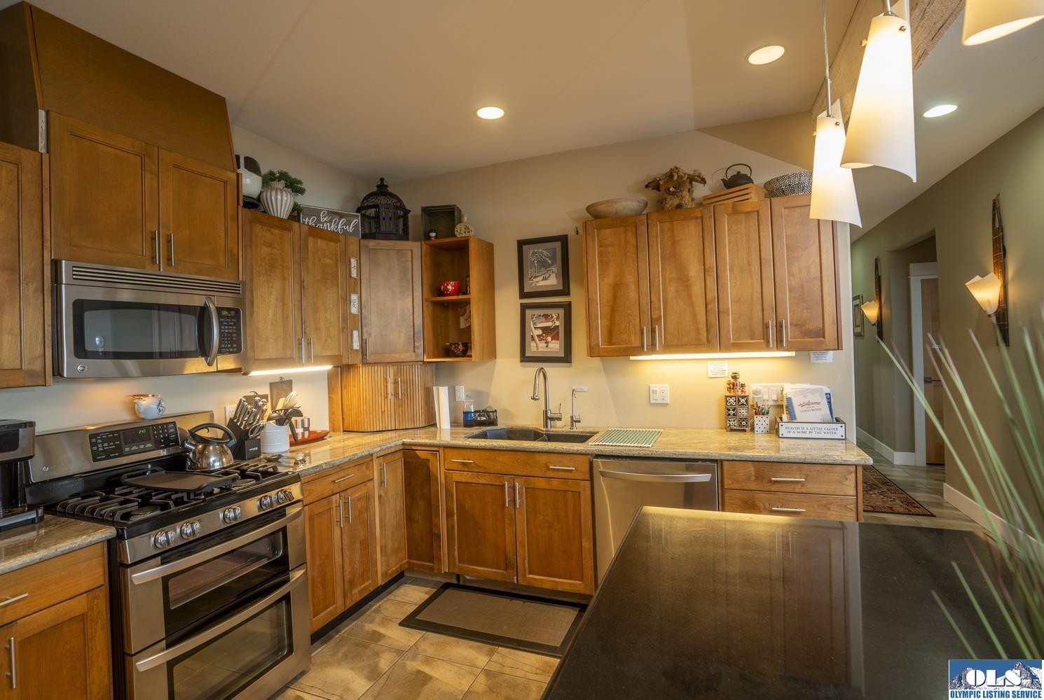 Sequim, Washington, 98382, United States, 4 Bedrooms Bedrooms, ,5 BathroomsBathrooms,Residential,Active,1808316