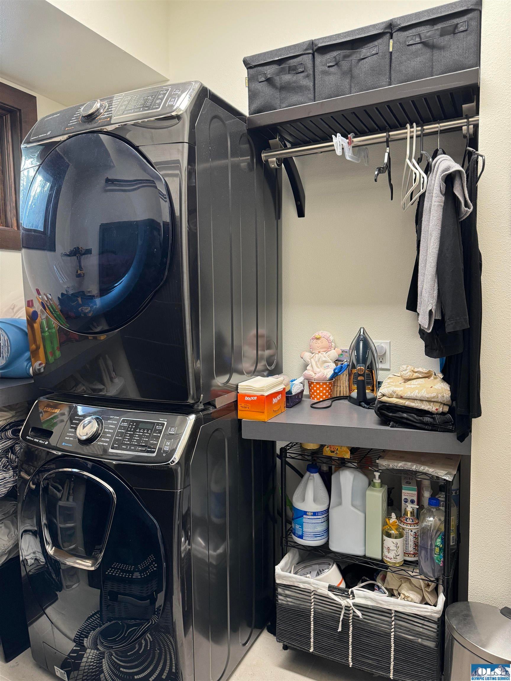 Sequim, Washington, 98382, United States, 4 Bedrooms Bedrooms, ,5 BathroomsBathrooms,Residential,Active,1808316