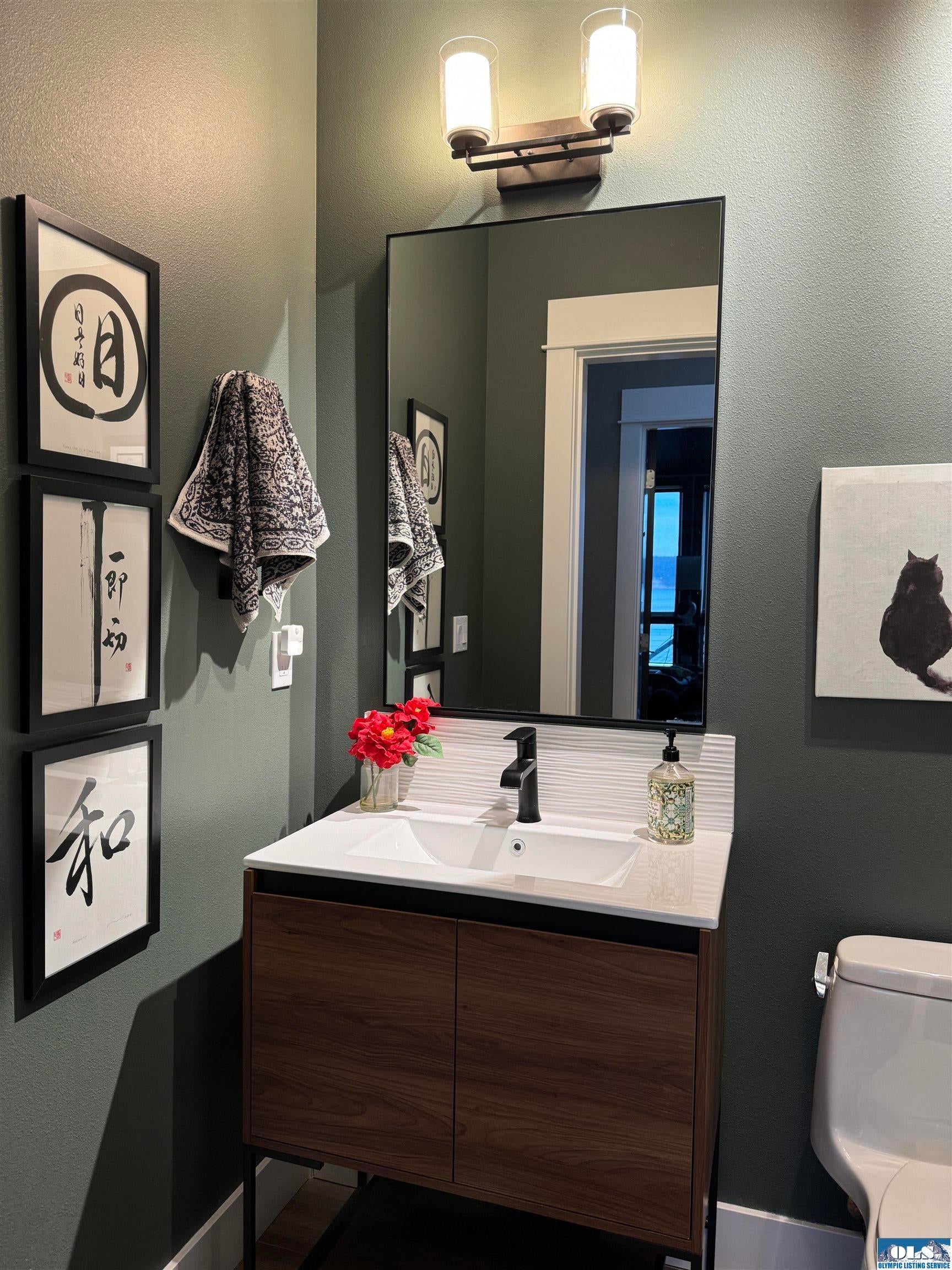 Sequim, Washington, 98382, United States, 4 Bedrooms Bedrooms, ,5 BathroomsBathrooms,Residential,Active,1808316