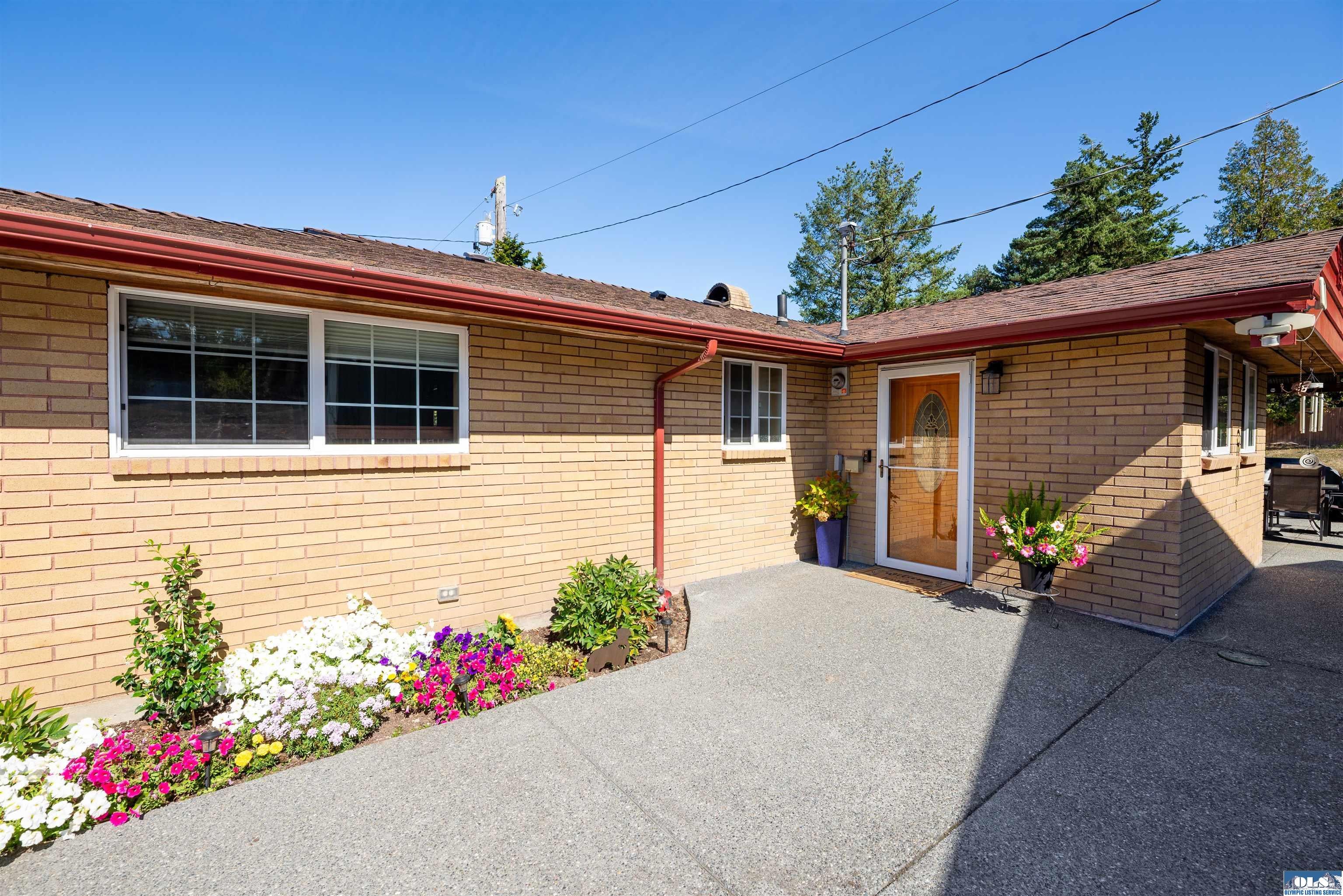 Sequim, Washington, 98382, United States, 5 Bedrooms Bedrooms, ,4 BathroomsBathrooms,Residential,Active,1945451