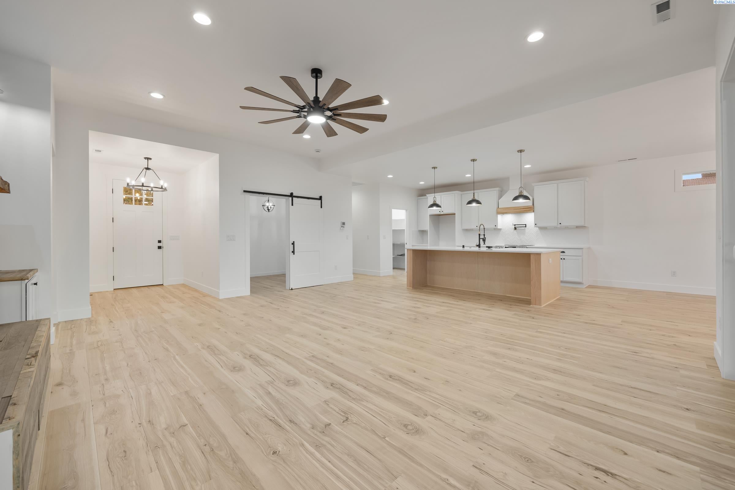 Kennewick, Washington, 99338, United States, 4 Bedrooms Bedrooms, ,3 BathroomsBathrooms,Residential,Active,1996281