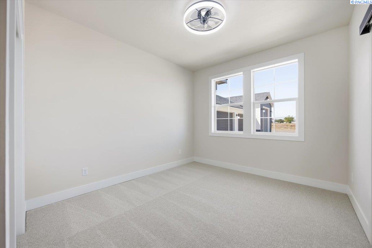 Kennewick, Washington, 99338, United States, 4 Bedrooms Bedrooms, ,3 BathroomsBathrooms,Residential,Active,1996281