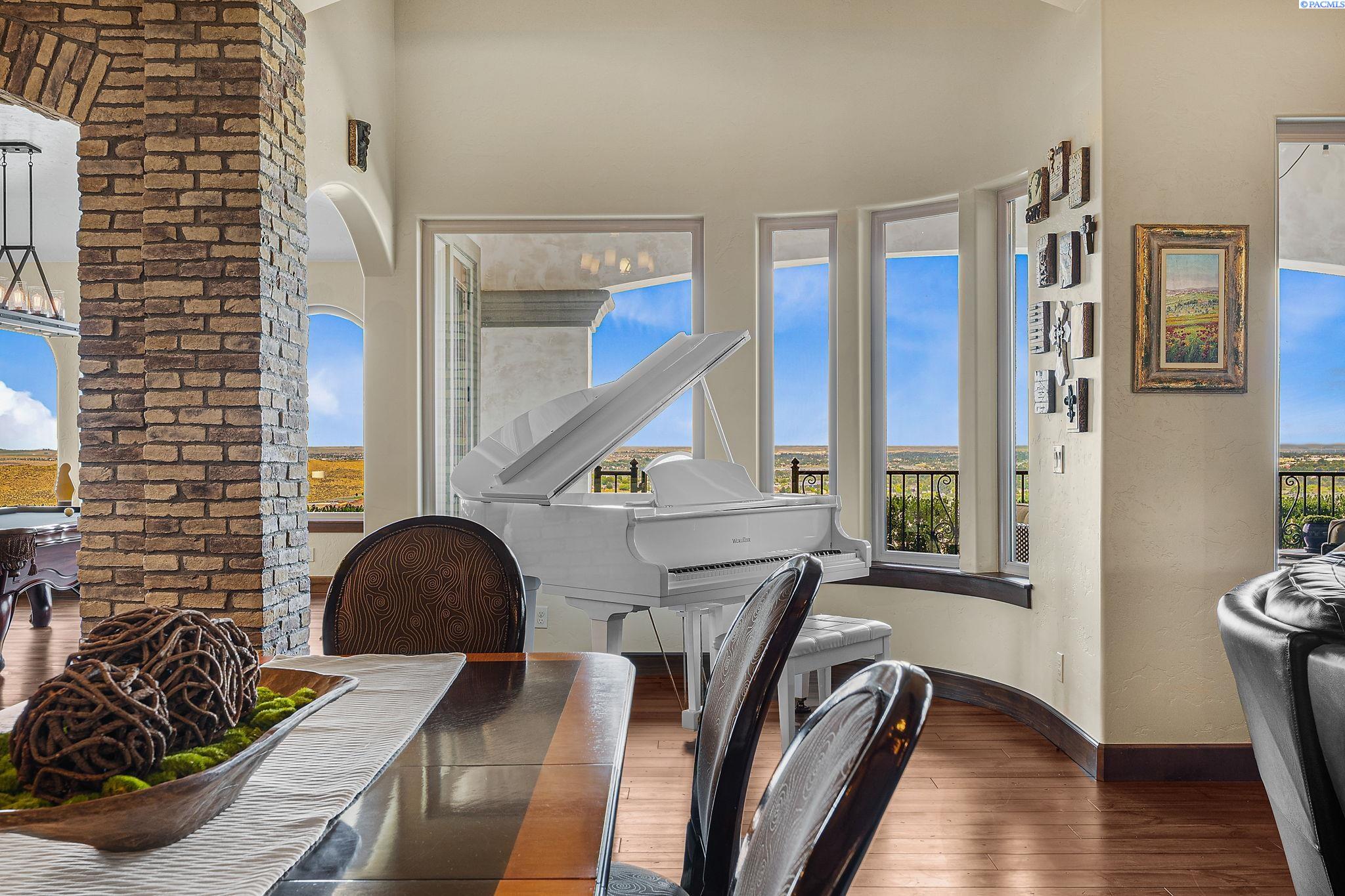 Richland, Washington, 99352, United States, 4 Bedrooms Bedrooms, ,3 BathroomsBathrooms,Residential,Active,1973341