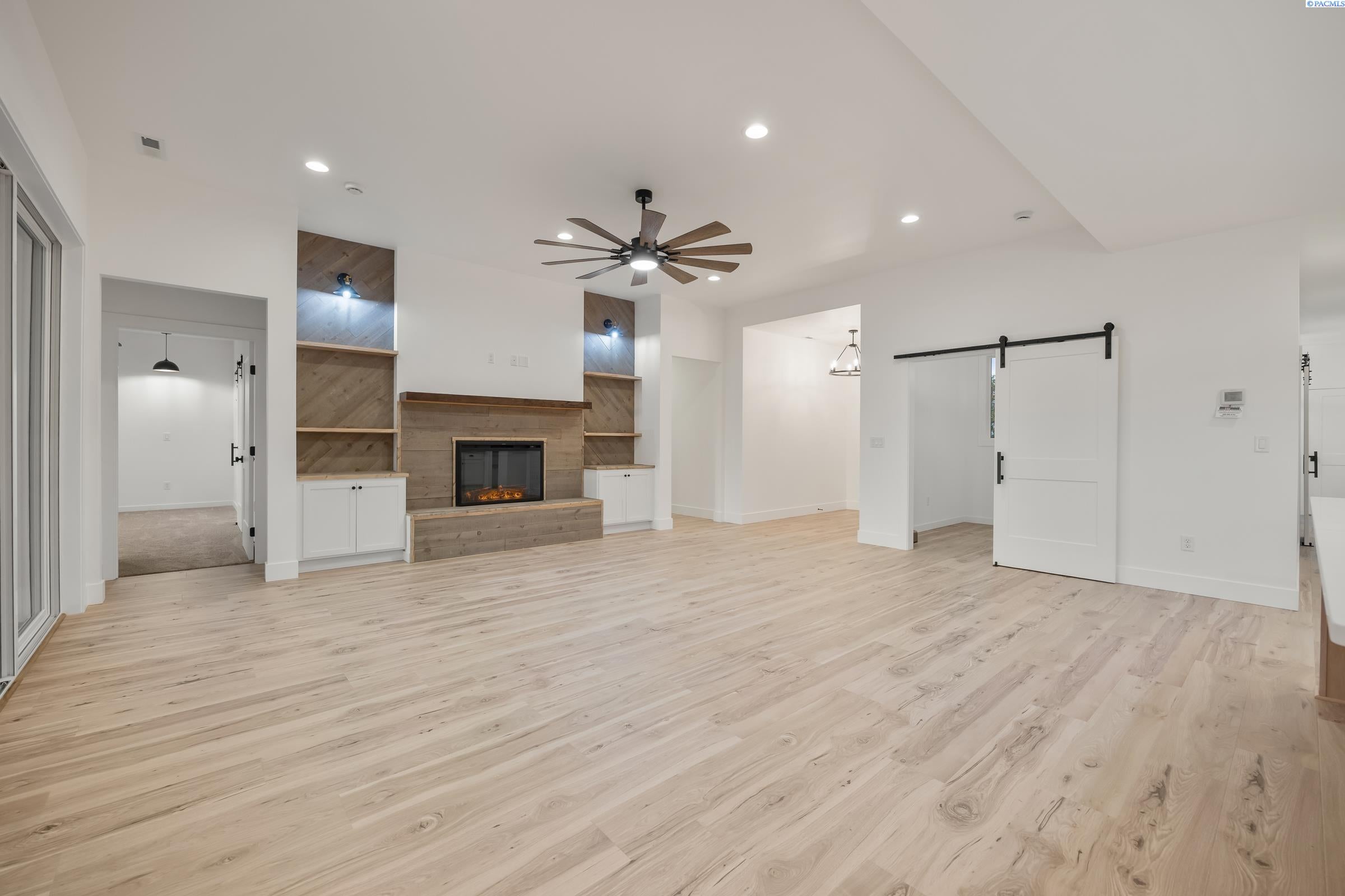 Kennewick, Washington, 99338, United States, 4 Bedrooms Bedrooms, ,3 BathroomsBathrooms,Residential,Active,1996281