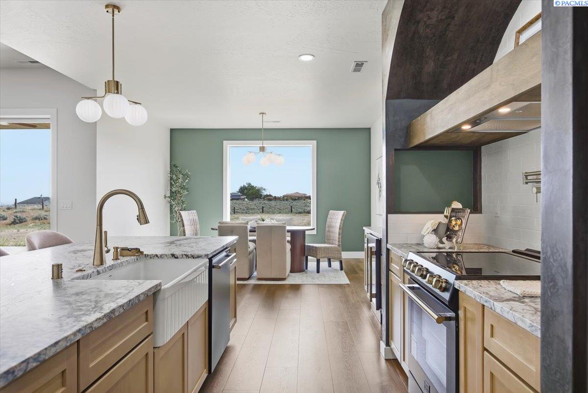 Kennewick, Washington, 99338, United States, 4 Bedrooms Bedrooms, ,3 BathroomsBathrooms,Residential,Active,1996281